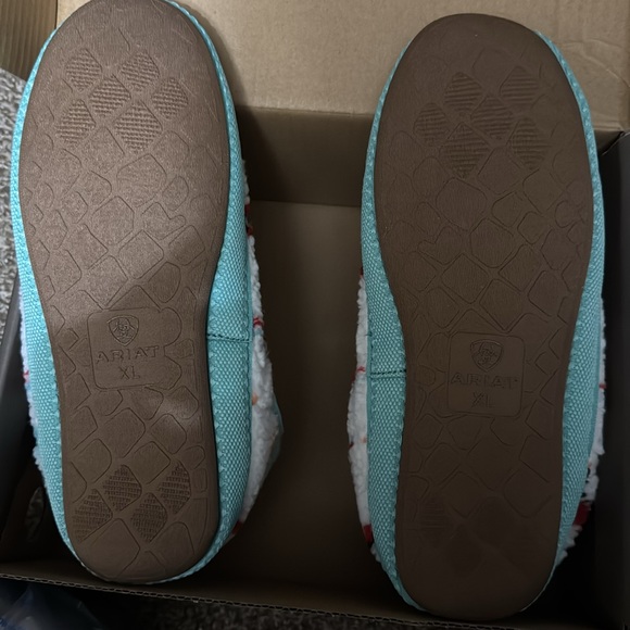 Ariat Slipper Boots New in box! - Picture 3 of 5